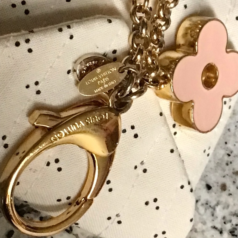 ❌SOLD❌Louis Vuitton Keychain 🌸🌺 - Picture 8 of 13